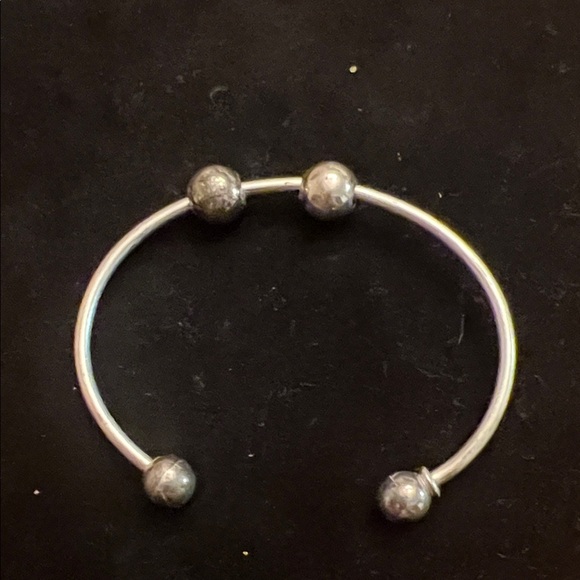Elegant Silver Women's Bracelet - Picture 1 of 6